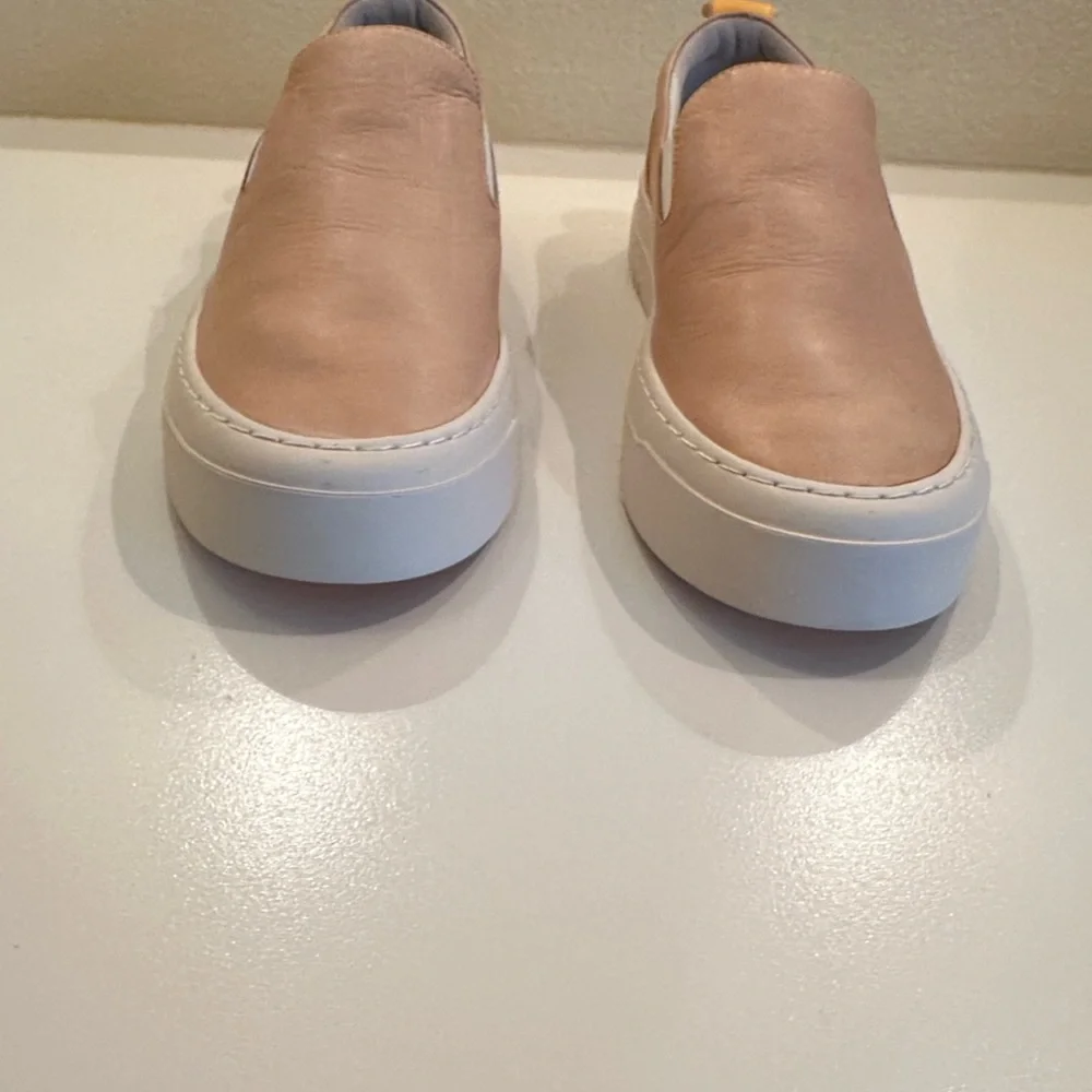 New ONCEPT Laguna Slip on Sneakers. Size 7.5.